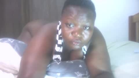 Snapshot of juicybooty_001 chatting on 01/17/25, 10:33 Sweetass online show from 01/17/25, 10:33