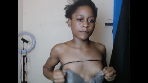 Snapshot of juicynwetx chatting on 02/23/25, 04:57 juicynwetx online show from 02/23/25, 04:57