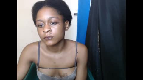 Snapshot of juicynwetx chatting on 02/24/25, 01:21 juicynwetx online show from 02/24/25, 01:21