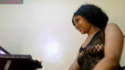 Snapshot of juicyqueen_xo chatting on 06/18/26, 01:39 Juicy Bumbum online show from 06/18/26, 01:39