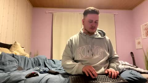 jules0612 online show from 02/20/25, 07:01