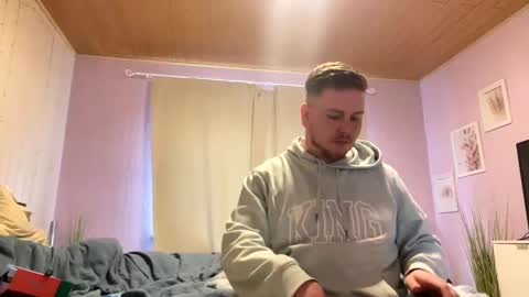 jules0612 online show from 02/20/25, 11:31