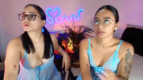 Snapshot of jules_n_gia chatting on 02/18/25, 08:47 Jules and Gia online show from 02/18/25, 08:47