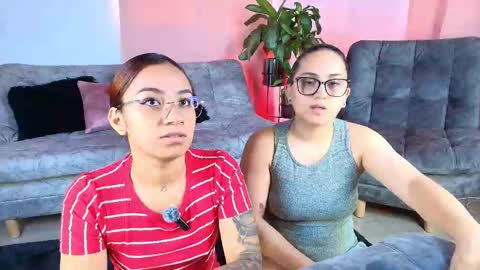 Snapshot of jules_n_gia chatting on 10/14/25, 03:02 Jules and Gia online show from 10/14/25, 03:02