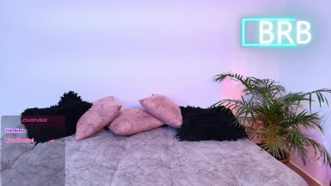 Jules and Gia online show from 04/05/26, 03:20