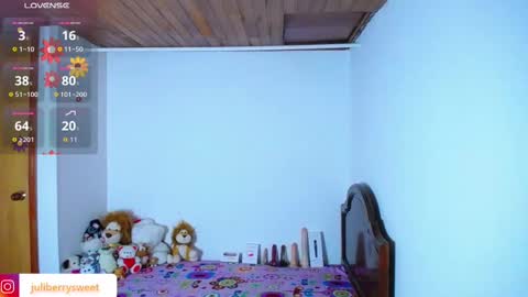 Juliana online show from 10/24/25, 01:57