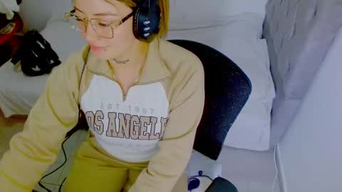  Juliana Torres  online show from 09/16/25, 06:42