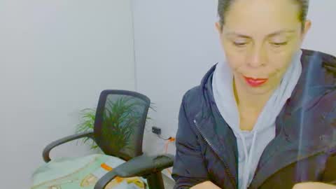  Juliana Torres  online show from 12/19/25, 12:17
