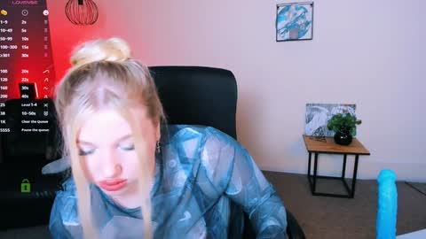 Snapshot of juli_kisss chatting on 12/29/24, 07:32 juli kisss online show from 12/29/24, 07:32