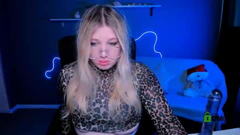 Snapshot of juli_kisss chatting on 03/04/25, 12:44 juli kisss online show from 03/04/25, 12:44