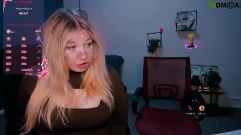 Snapshot of juli_kisss chatting on 03/06/25, 02:41 juli kisss online show from 03/06/25, 02:41