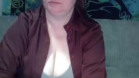 Julia online show from 04/22/26, 06:05