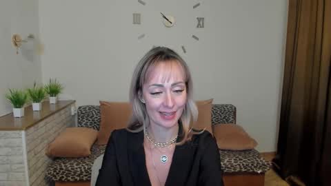 julia__cherry_ online show from 12/07/24, 12:08