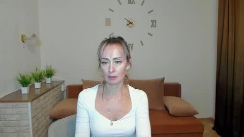 julia__cherry_ online show from 12/08/24, 02:09