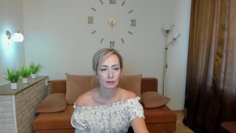 julia__cherry_ online show from 01/17/25, 09:28