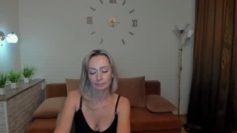 julia__cherry_ online show from 01/31/25, 05:42