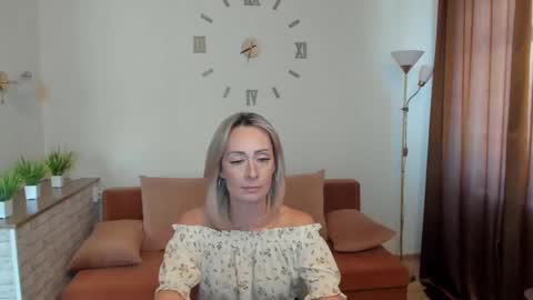 julia__cherry_ online show from 02/09/25, 11:14