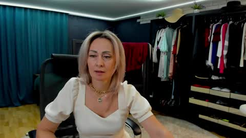 julia__cherry_ online show from 04/24/26, 02:41