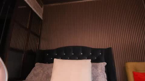 Julia online show from 04/23/26, 05:30