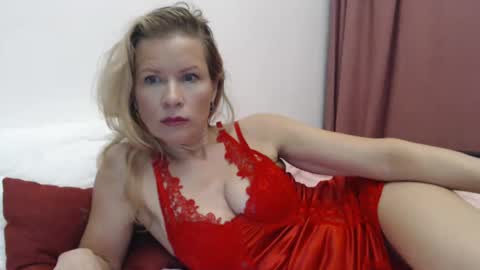 julia_giulia online show from 02/05/25, 01:04