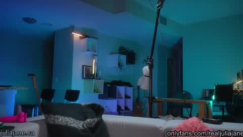 Julia Jane online show from 04/16/26, 02:56