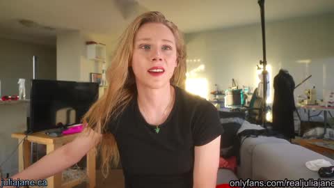 Snapshot of julia_jane chatting on 05/06/26, 02:08 Julia Jane online show from 05/06/26, 02:08