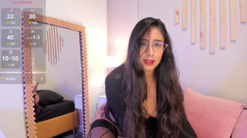 J U L IA   M A R T I N E Z online show from 02/08/25, 11:22