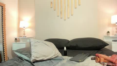 J U L IA   M A R T I N E Z online show from 02/22/25, 05:35