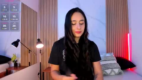 J U L IA   M A R T I N E Z online show from 02/18/26, 11:28