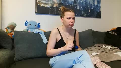 Snapshot of julia_official chatting on 02/12/25, 11:30 julia_official online show from 02/12/25, 11:30