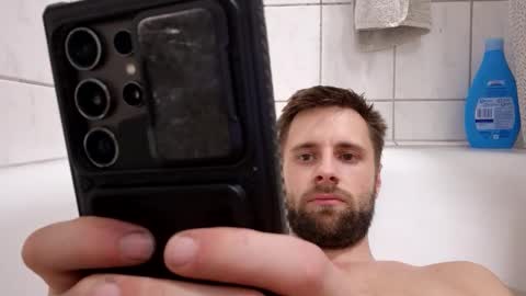 julia_official online show from 02/11/26, 09:20