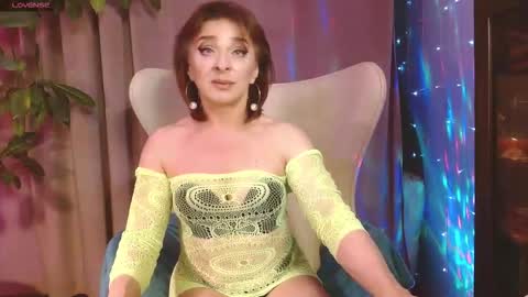 Snapshot of julia_renard chatting on 10/03/25, 06:27 Julia online show from 10/03/25, 06:27