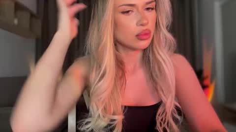 Julia R Le online show from 11/17/25, 11:10