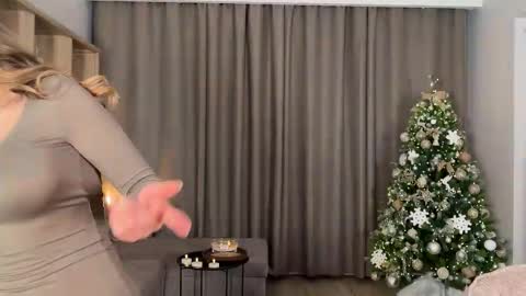 Julia R Le online show from 01/13/26, 09:31