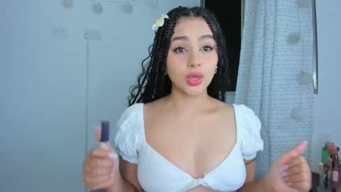 julia_strauns online show from 01/04/25, 05:05