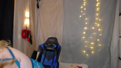 Snapshot of julia_sweet1_ chatting on 01/23/25, 04:09 Juliana online show from 01/23/25, 04:09