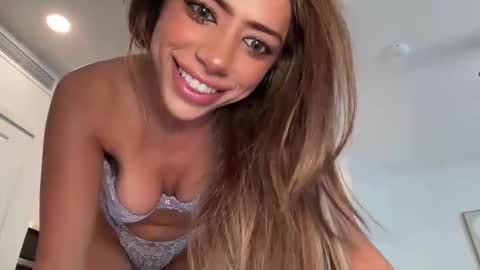 Snapshot of juliaabrooks chatting on 11/18/25, 08:57 Julia Brooks online show from 11/18/25, 08:57