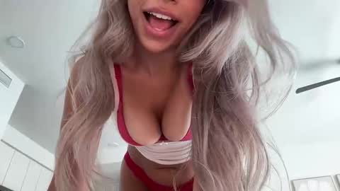 Snapshot of juliaabrooks chatting on 12/15/25, 07:51 Julia Brooks online show from 12/15/25, 07:51