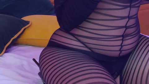 Snapshot of juliaharveyy chatting on 02/17/25, 12:21 Julia online show from 02/17/25, 12:21