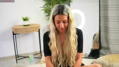 Julia online show from 04/18/26, 07:58