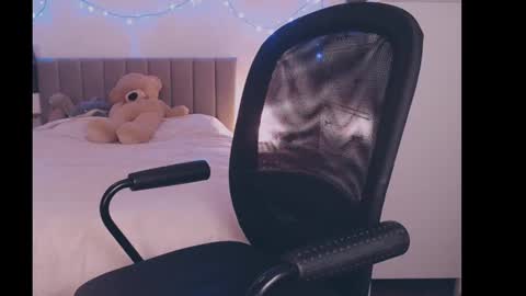 julialiones online show from 01/08/25, 08:29