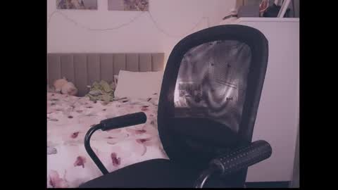 julialiones online show from 09/22/25, 05:15