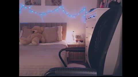 julialiones online show from 02/05/26, 04:55