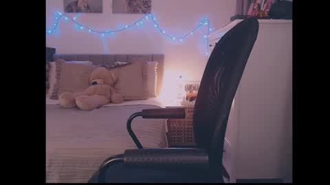 julialiones online show from 02/19/26, 04:14