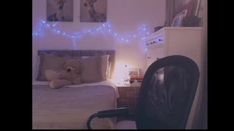 julialiones online show from 03/12/26, 06:25