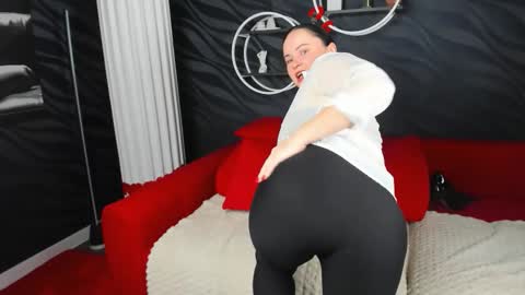 juliamillss online show from 09/18/25, 12:23