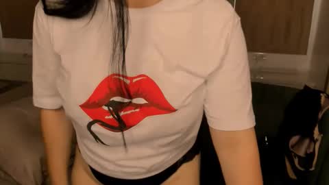 juliamillss online show from 11/21/25, 12:21