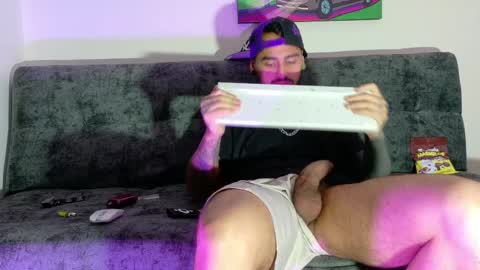 Julian independent model online show from 04/05/26, 08:44