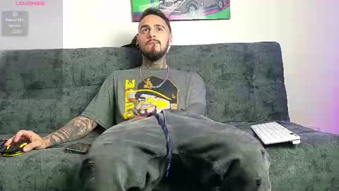 Snapshot of julian_tattoo chatting on 07/08/26, 06:45 Julian independent model online show from 07/08/26, 06:45