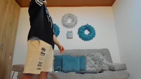 Snapshot of julian_wallace chatting on 01/13/25, 09:42 julian_wallace online show from 01/13/25, 09:42